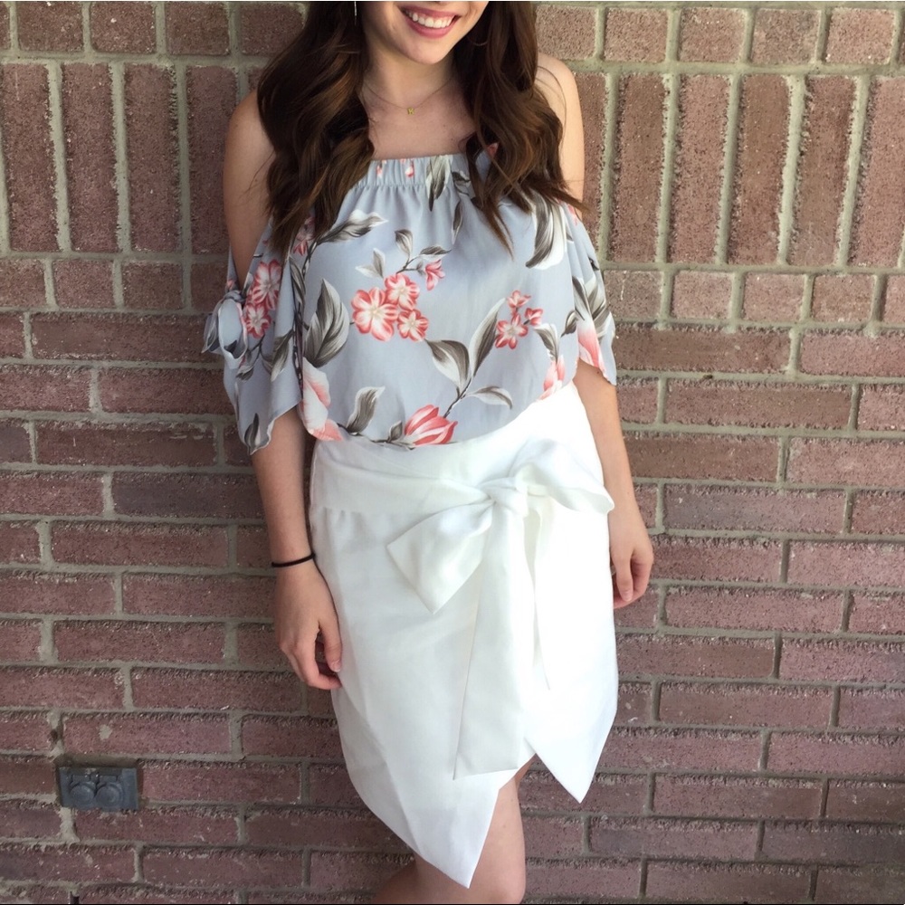 White Envelope Skirt with Bow